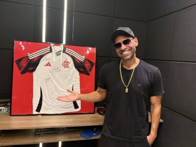 Camisa do Flamengo autografada é rifada para obra social