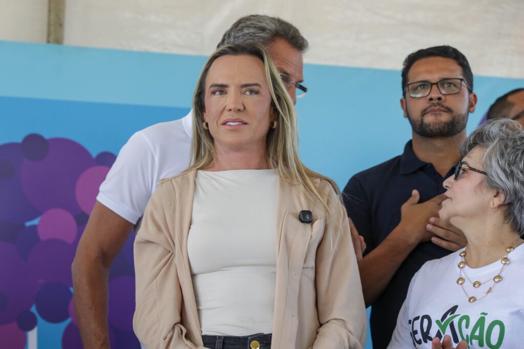 Celina Leão segue internada para drenagem pulmonar