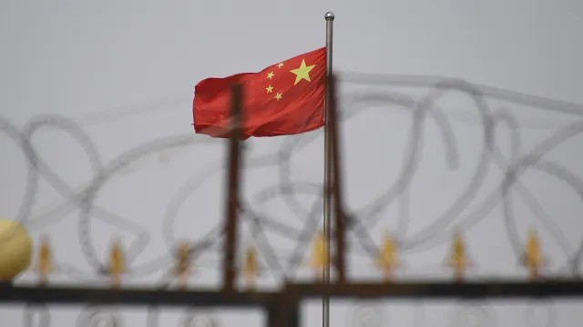 China condena à morte com sursis ex-ministros da Defesa