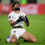 Corinthians empata com Peñarol e garante liderança do grupo