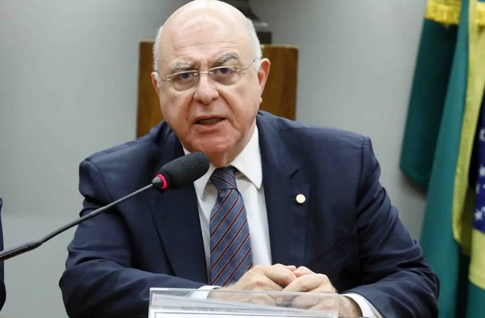 Minerais críticos: relator retira anuência prévia em projeto