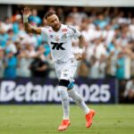 Neymar marca, Santos vence Bragantino e sai do Z4