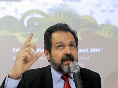 PT brasiliense fecha chapa e Agnelo concorre