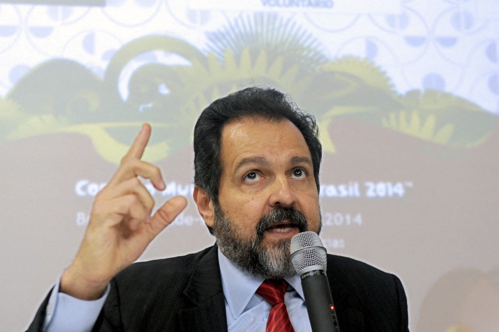 PT brasiliense fecha chapa e Agnelo concorre