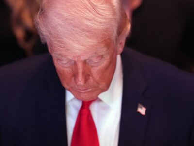 Trump provoca Irã com imagem de navios afundados