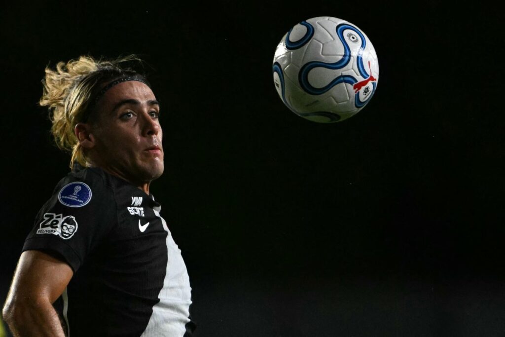 Vasco perde de 3 a 0 para o Bragantino em casa e torcida protesta