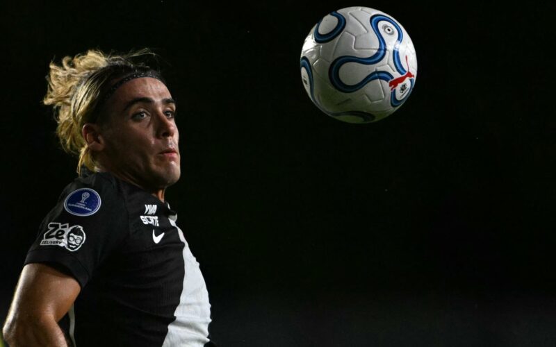 Vasco perde de 3 a 0 para o Bragantino em casa e torcida protesta