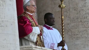 Papa promete Igreja segura após reunião com vítimas