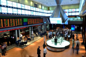 Bolsa abre com atraso e dólar sobe com Fed no radar