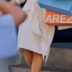 Sarah Jessica Parker é flagrada com sacolas da Arezzo em NY