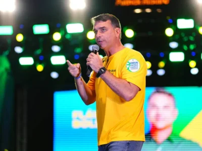 Flávio diz que aceitará resultado e critica TSE de 2022
