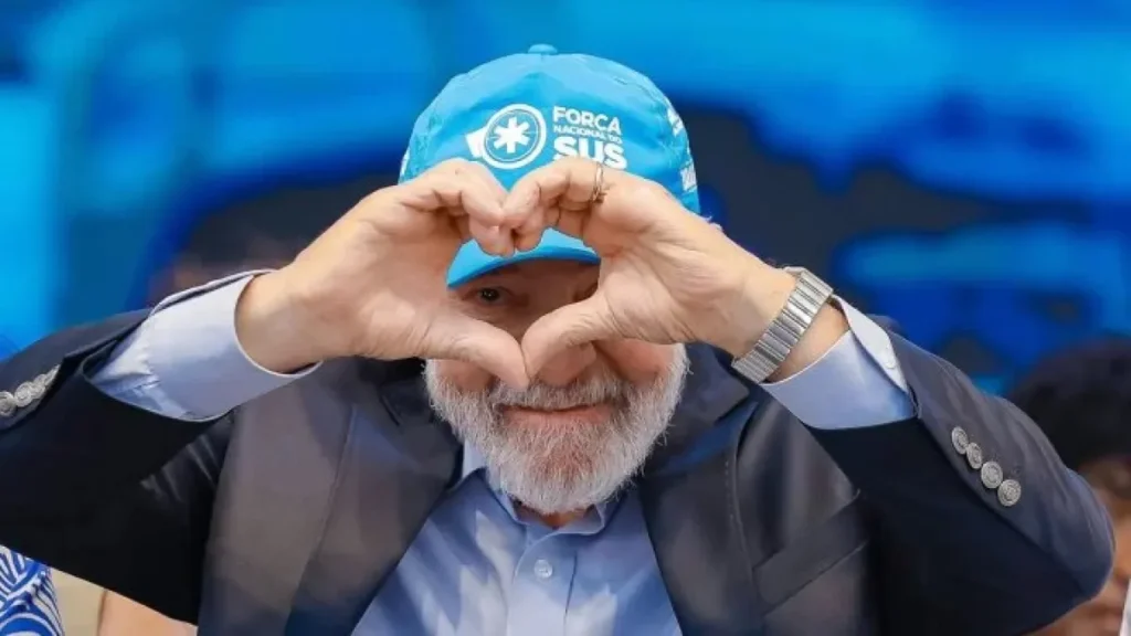 Lula defende ex-assessor após PF apontar repasses
